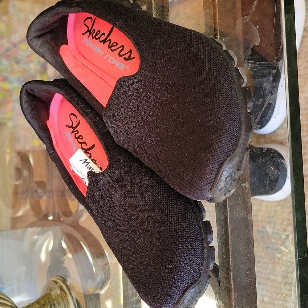 Brand new Skeechers